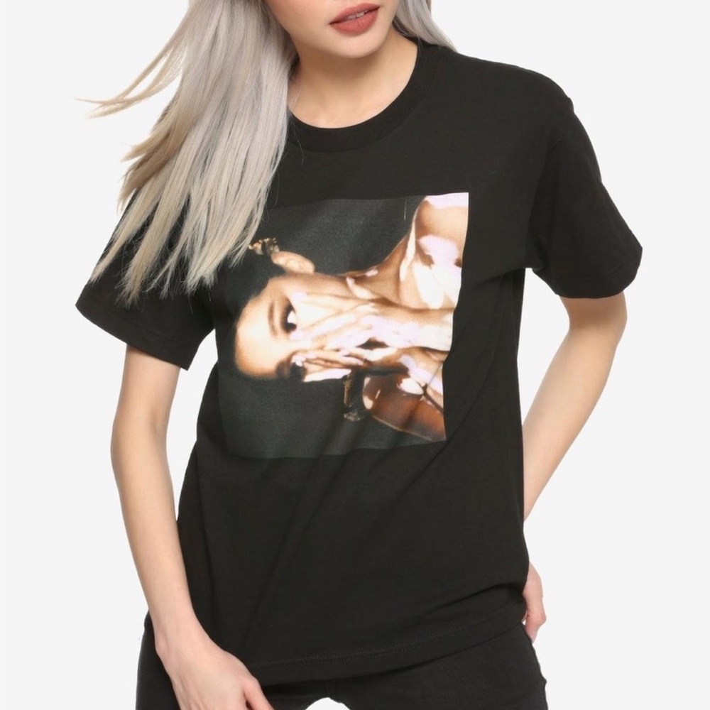 ARIANA GRANDE Sideways Girls Tee T-Shirt, Size L, New without Tag